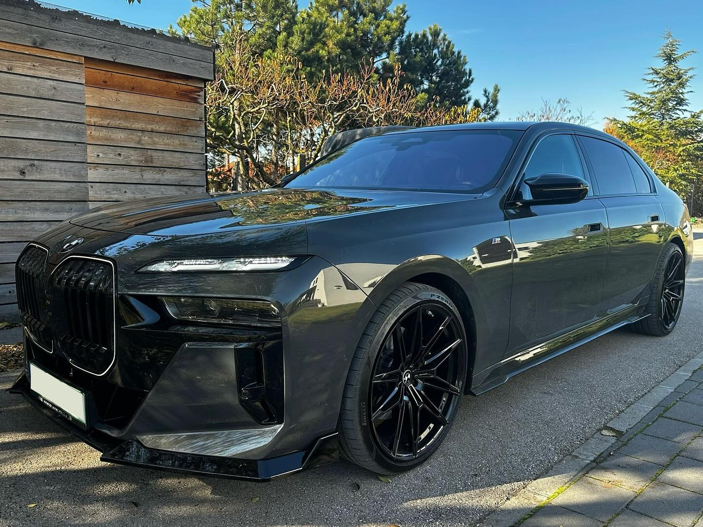 Накладка на передній бампер Lip (для M760, M-Sport та  i7 M70) - фото 1