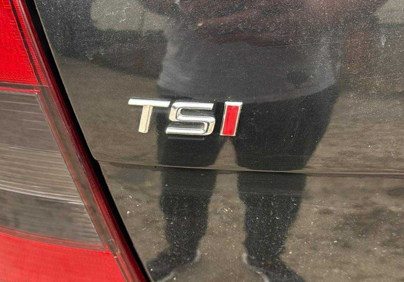 Напис TSI (під оригінал) T-хром, SI-червоні для Volkswagen Passat B7 2012-2015 рр
