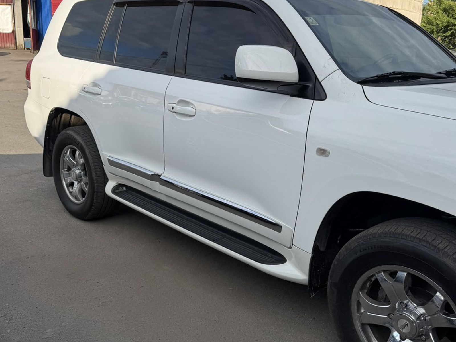 Бокові пороги з LED (дизайн 2015-2020) Чорний колір для Toyota Land Cruiser 200 рр - фото 8