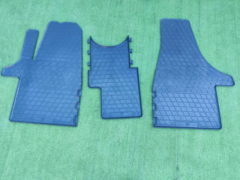 Гумові килимки в салон Volkswagen T5 Caravelle (2004–2015), комплект 3 елементи